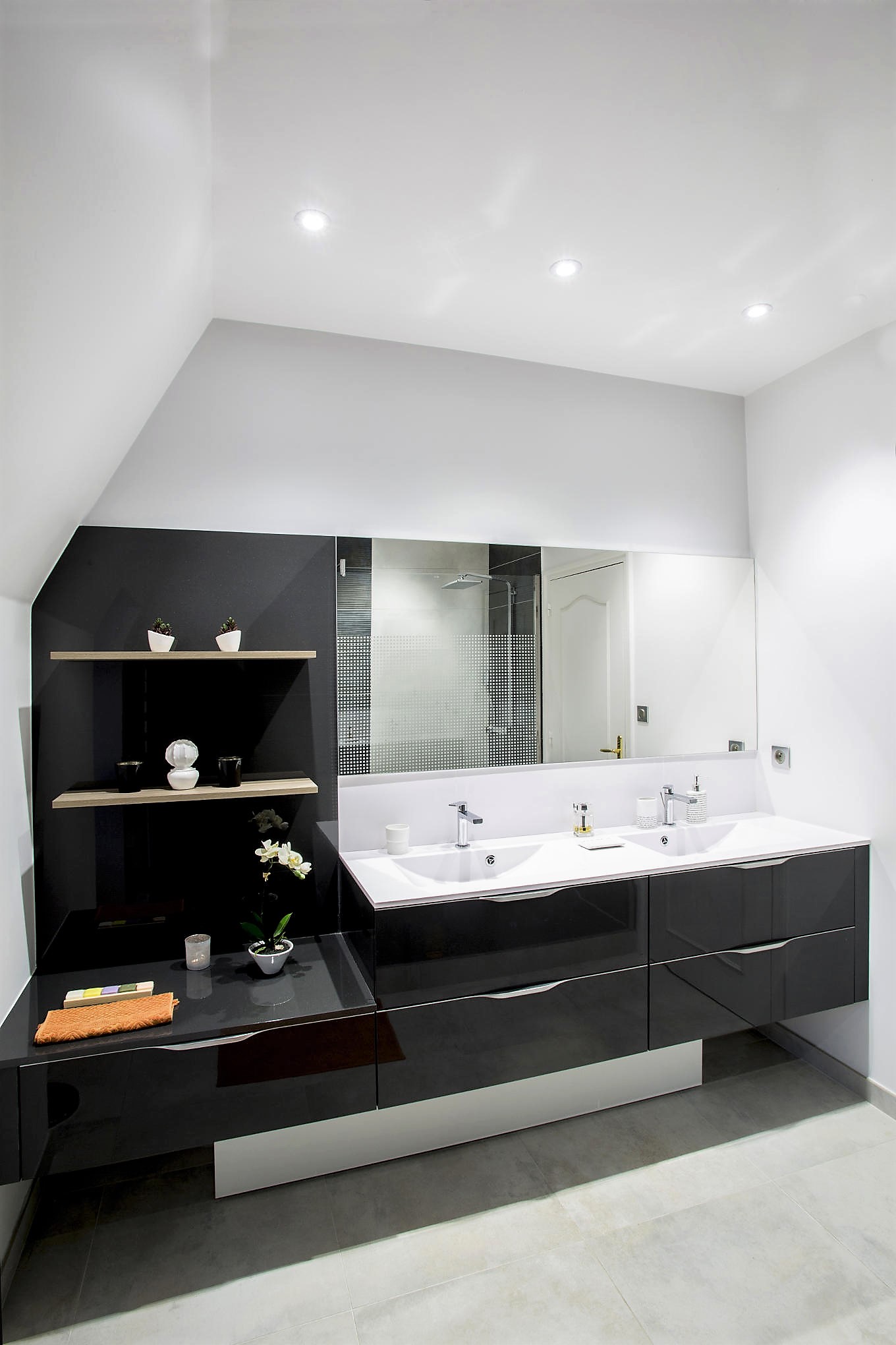 Salle de bains FUTURA MÉDIUM VERNIS BRILLANT GRIS GRAPHITE MÉTALLISÉ Salle de bains FUTURA MÉDIUM VERNIS BRILLANT GRIS GRAPHITE MÉTALLISÉ